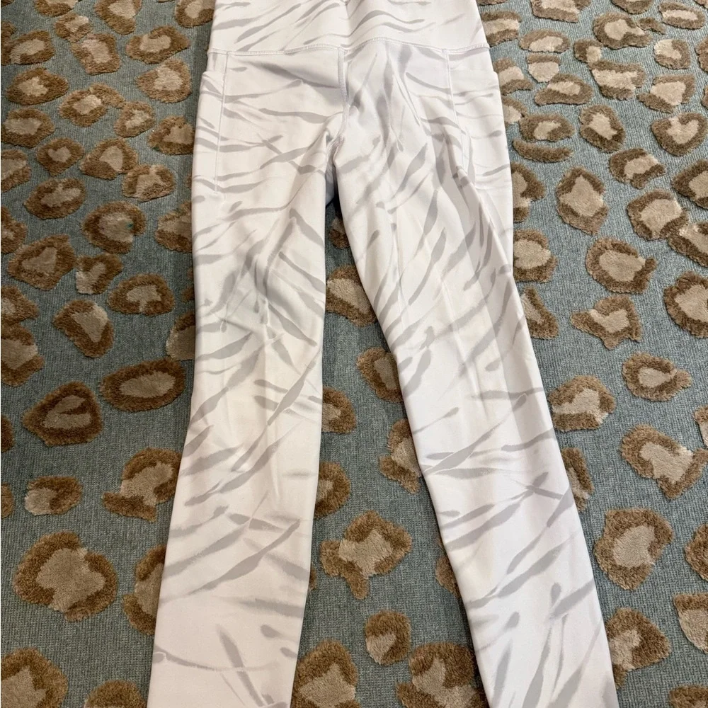 Athleta Cream and Gray Stash Pocket Tights - Picture 1 of 6